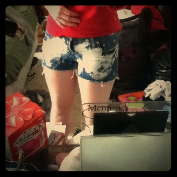 Size 3 bleached and destroyed Mudd jean shorts