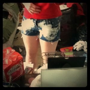 Size 3 bleached and destroyed Mudd jean shorts