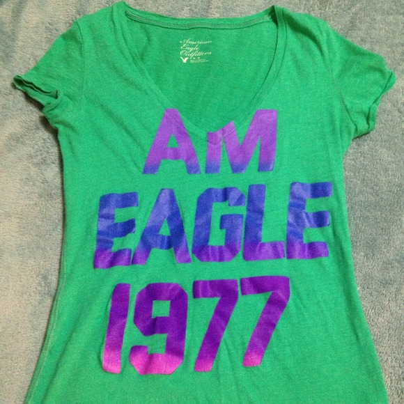 💋SOLD💋American Eagle 💖 tshirt Vneck