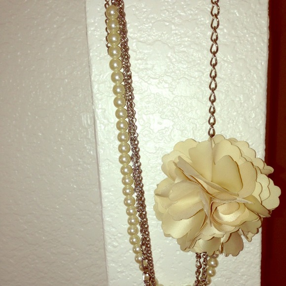 Flower necklace