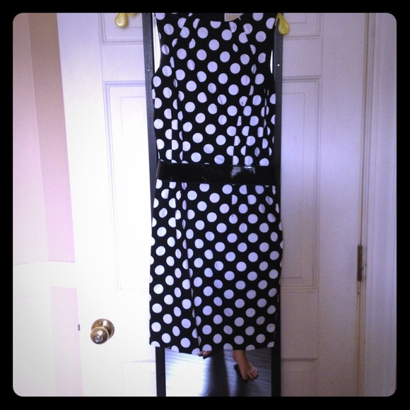 🚫ON HOLD🚫 Michael Kors polka dot dress with belt