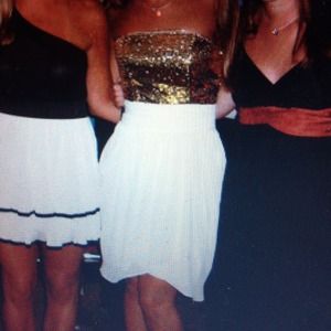 Short formal dress (middle)