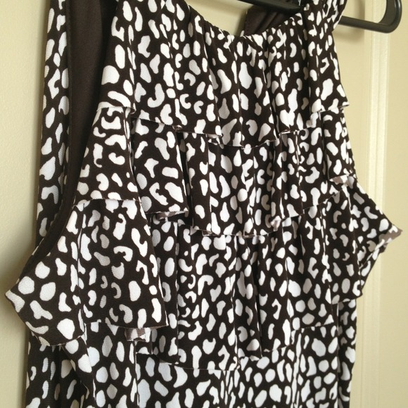 Brown and white patterned dress. - Picture 3 of 4