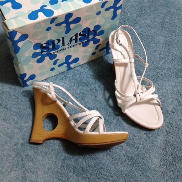 💋SOLD💋White wedge heels 👠
