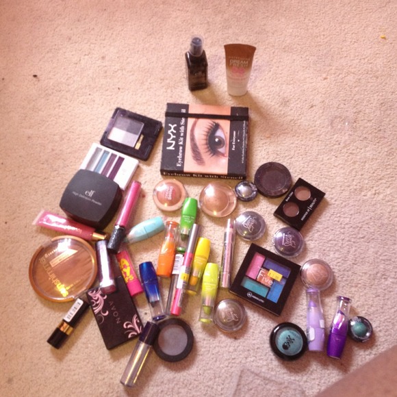 A lot of drugstore make up!