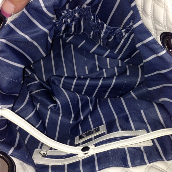 🌺🌺SOLD🌺🌺SOLD🌺🌺Steve Madden quilted tote - Picture 3 of 4