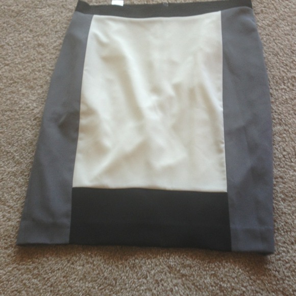 Block color pencil skirt