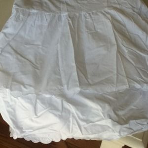 Ralph Lauren Queen bedskirt