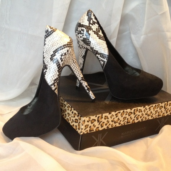 Kardashian Kollection black boa pumps