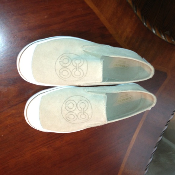 Sold to Wenzelje3 Very comfy COACH shoes ;D