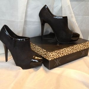 Kardashian Kollection ankle booties
