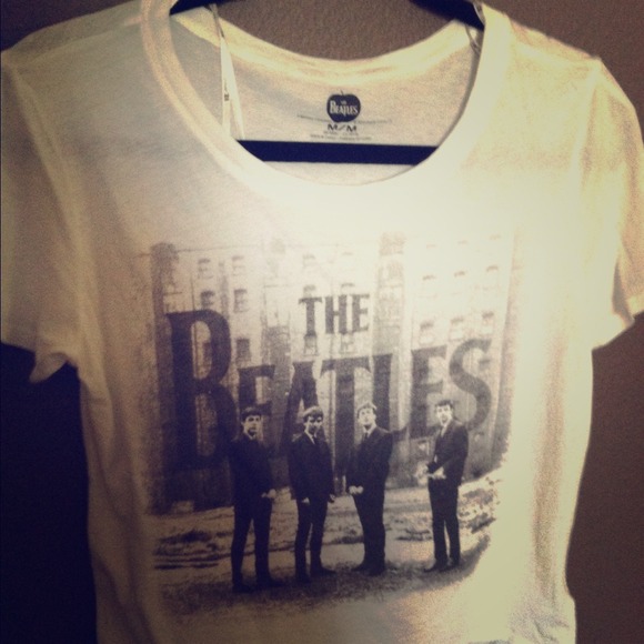 💢Sold💢Forever 21 Beatles Top