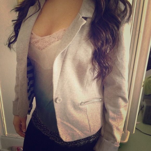 NWT Gray sweater blazer with zipper pockets