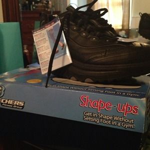 New! Skechers shape ups in black