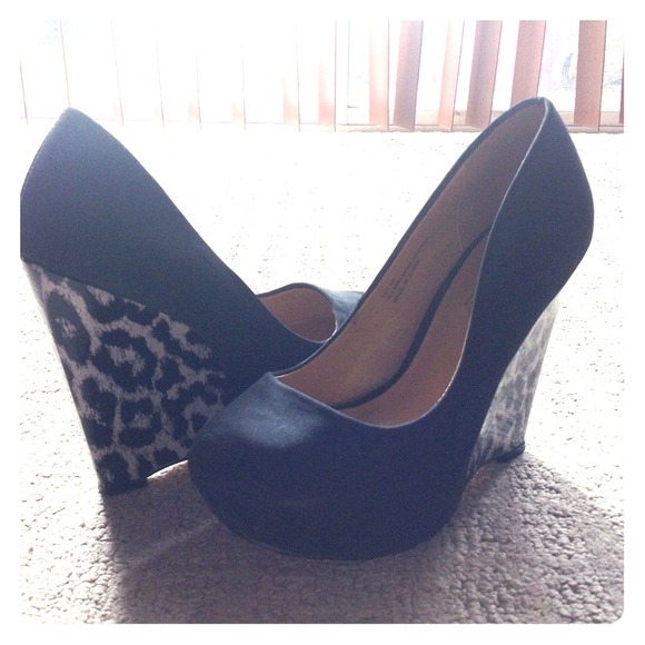 🚫SOLD🚫Shoe dazzle CIJI