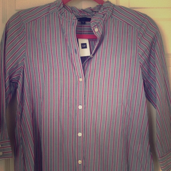 *Reduced!* NWT GAP striped button down