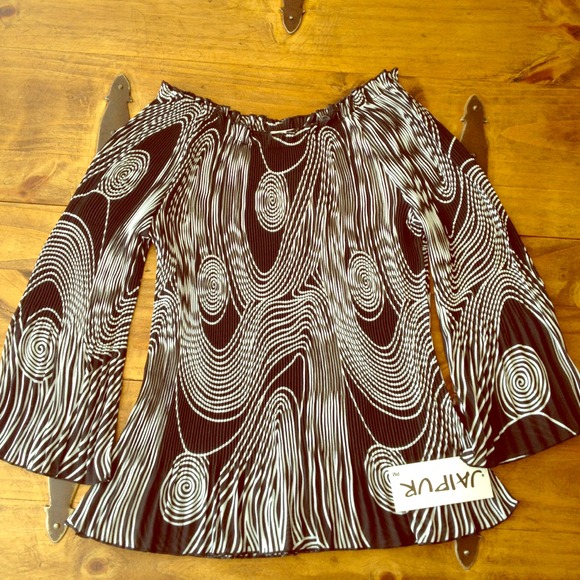 ♦SOLD♦in bundle - Jaipur Boatneck Bell Sleeve Top