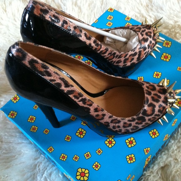 Extra $20 off Penny Sue and the shoe guru on sale - Picture 3 of 4