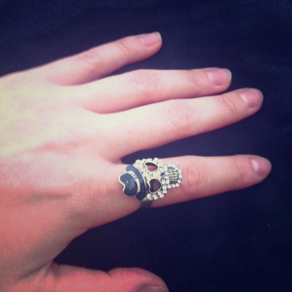 ✂️SALE✂️ Retro skull ring. Diamond imitation.