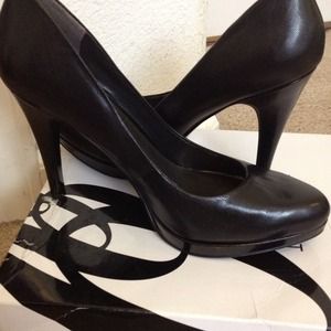 Nine West Black Leather Pumps