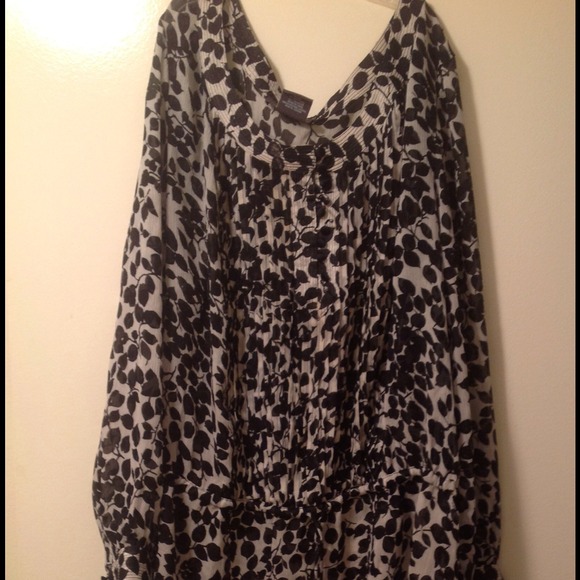 Black and white blouse - Picture 2 of 3