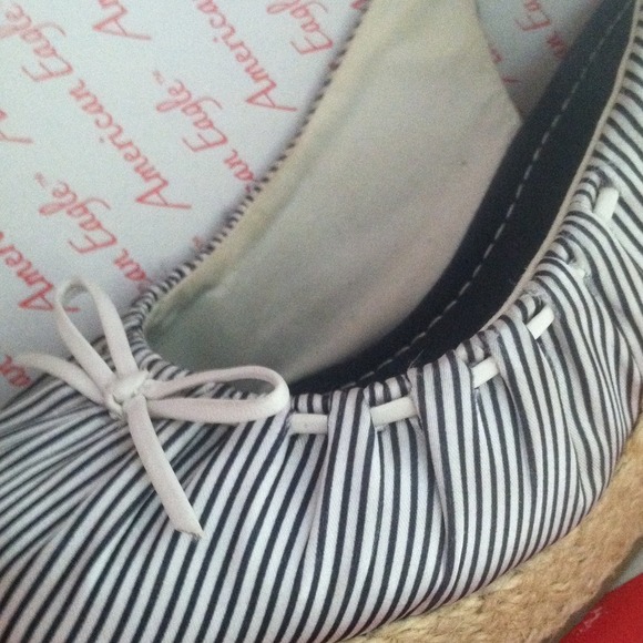 American Eagle wicker wedge shoe - Picture 4 of 4