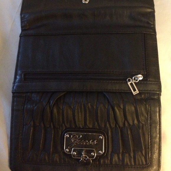 Guess Wallet - Picture 3 of 4