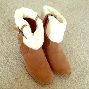 NWOT Brown suede boots