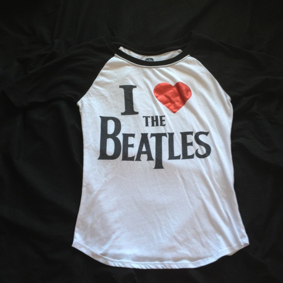 ⛔Reserved ⛔.. I ❤ the beatles shirt!