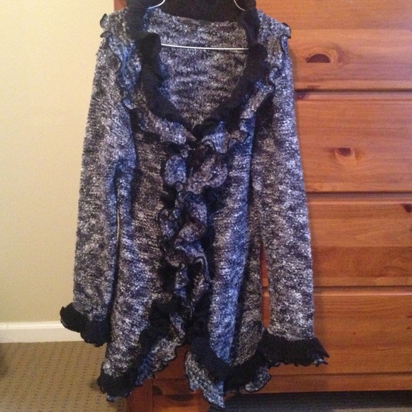 🎀🎀Bundle🎀🎀🎀Slonl sweater, frog pin, ring,boot