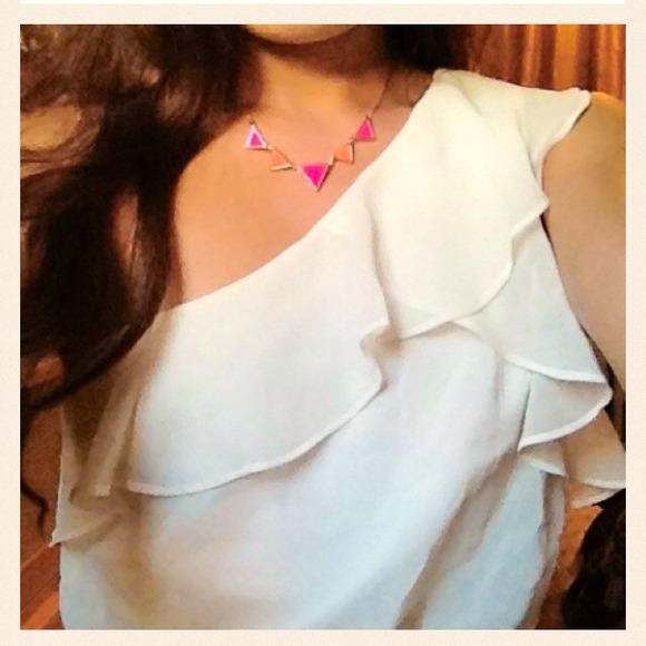 🚨SOLD IN BUNDLE🚨🎉HP 01/24 🎊Cute little dress.. - Picture 2 of 3