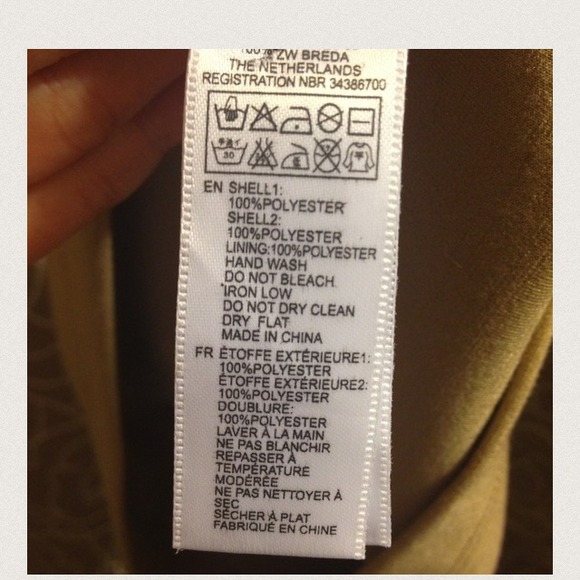 🚨SOLD IN BUNDLE🚨🎉HP 01/24 🎊Cute little dress.. - Picture 3 of 3