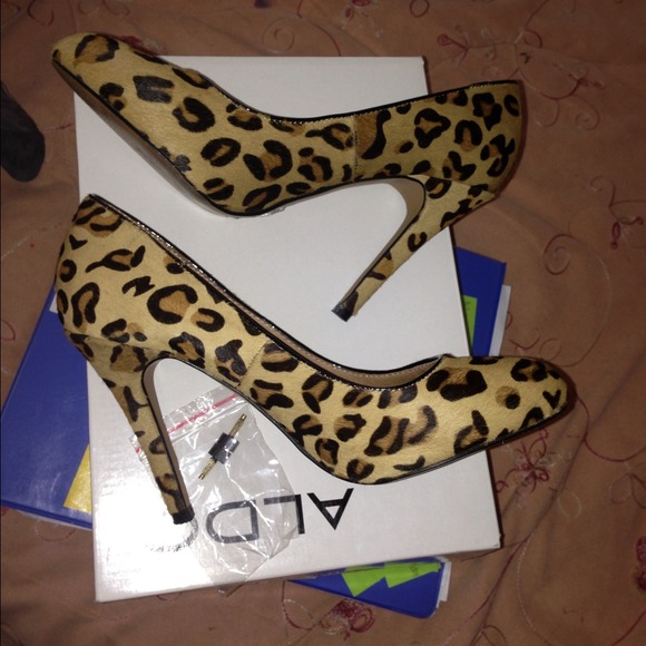Cheetah/leopard genuine leather, worn once!