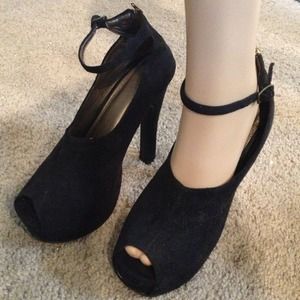 New sexy black high heels