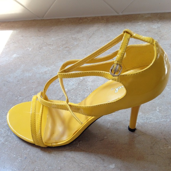 Yellow Patent shoes Size 9