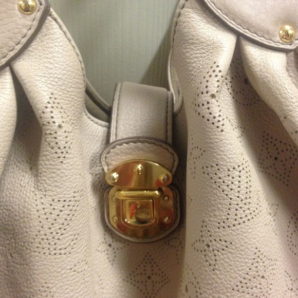 Louis Vuitton L Mahina Sable - Picture 2 of 4