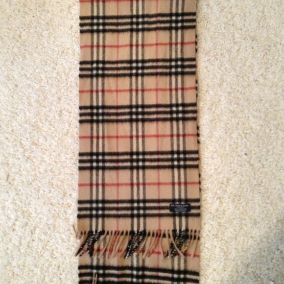 ON HOLD Burberry cashmere scarf