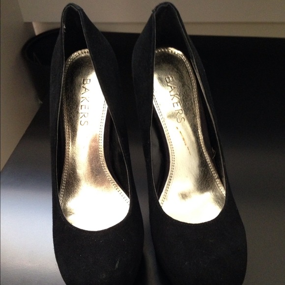 🚫Sold🚫💥Reduced💥Bakers Black Suede Pumps - Picture 2 of 4