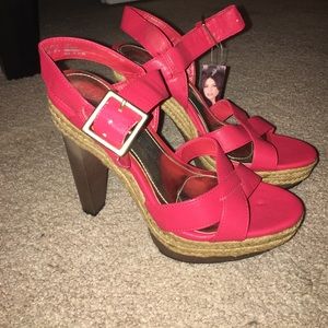 ⏰LAST CHANCE⏰🔴Coral heels🔴 ONE LEFT !!!