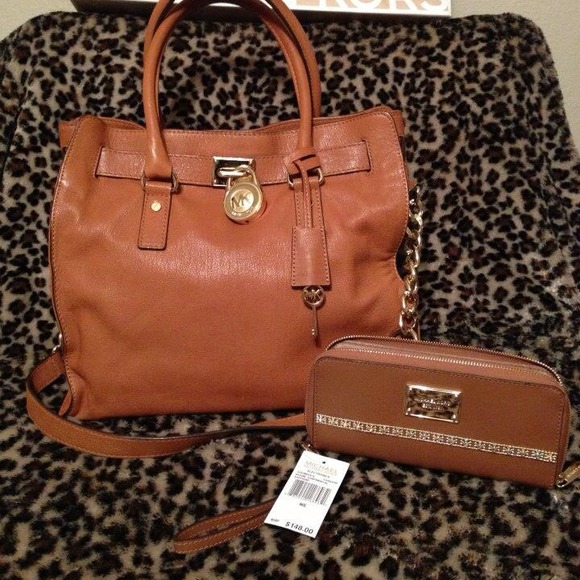 💢SOLD!💢Michael kors Hamilton purse & wallet set