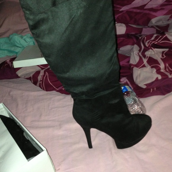 SOLD 🔽Reduced New gorgeous  boot