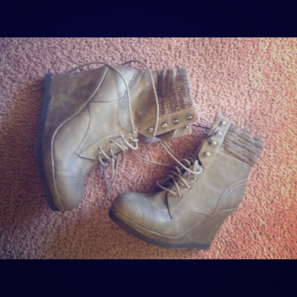 Army green wedge boots