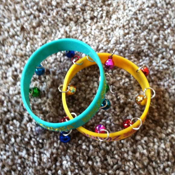 Two Zumba bracelets traded with @mdfrometa