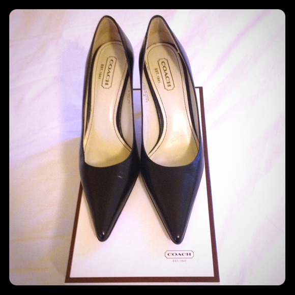 Classic Coach pumps, like new!