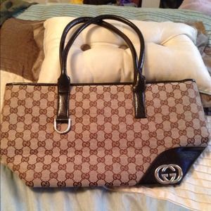 💥Reserved for @juliep22 💥Gucci small shopper