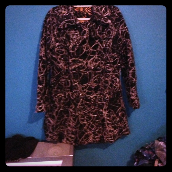 Embroidered flirty trench from Desigual.