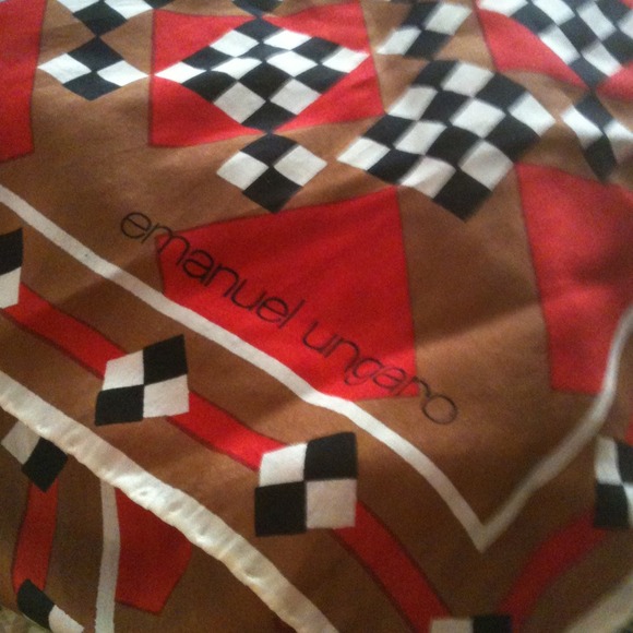 "Bundked"Emanuel Ungro scarf