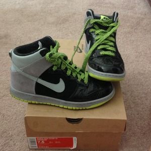 Nike dunk hi premium for women