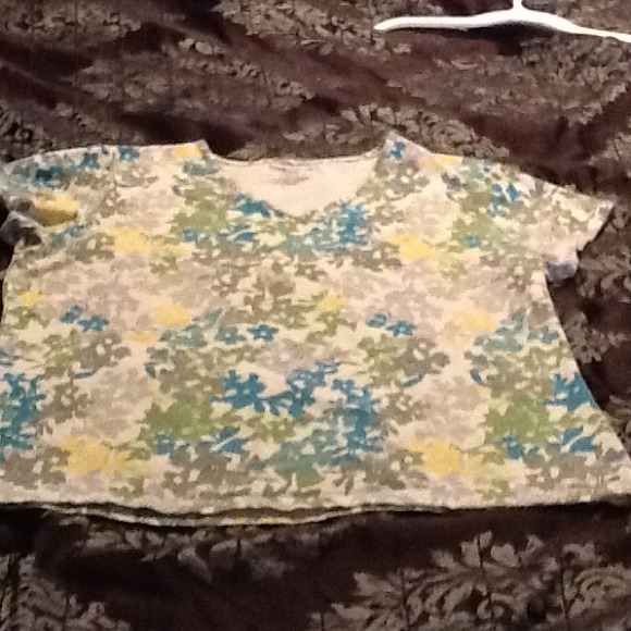 Muti color shirt size XL