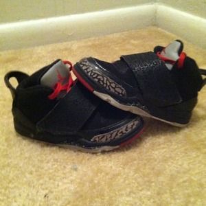 AUTHENTIC  Boys Jordans